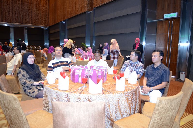 Hi tea alumni  14  085